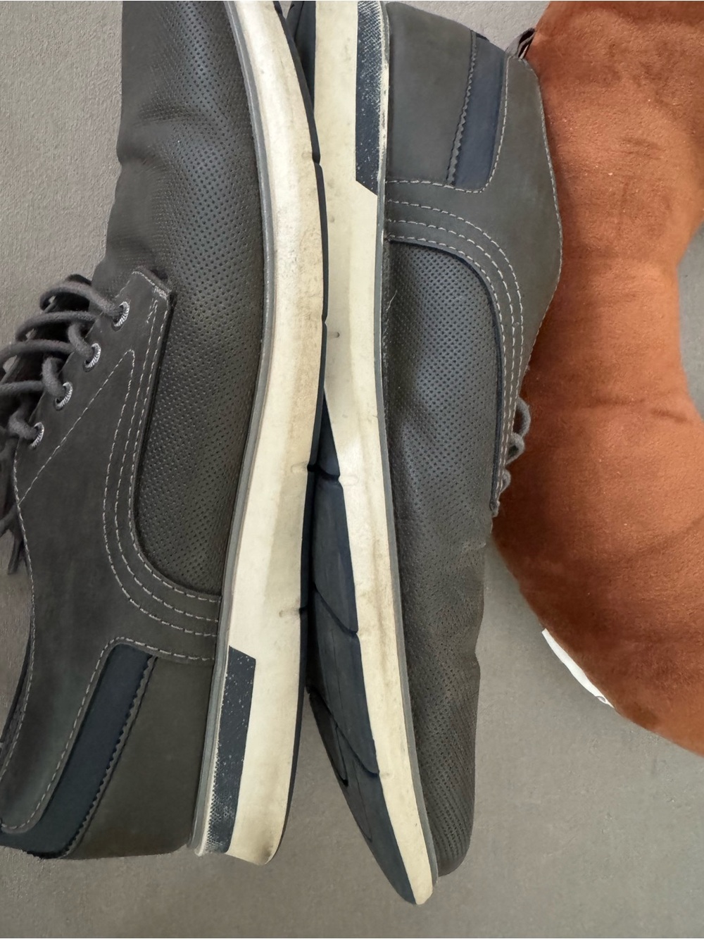 A-Frame Men's Casual Leather LaceUp Shoes in Charcoal Gray - Picture 3 of 4